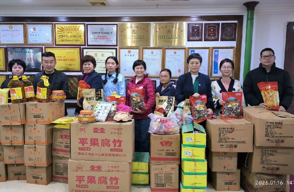 椰風迎新春 · 暖心接福禮